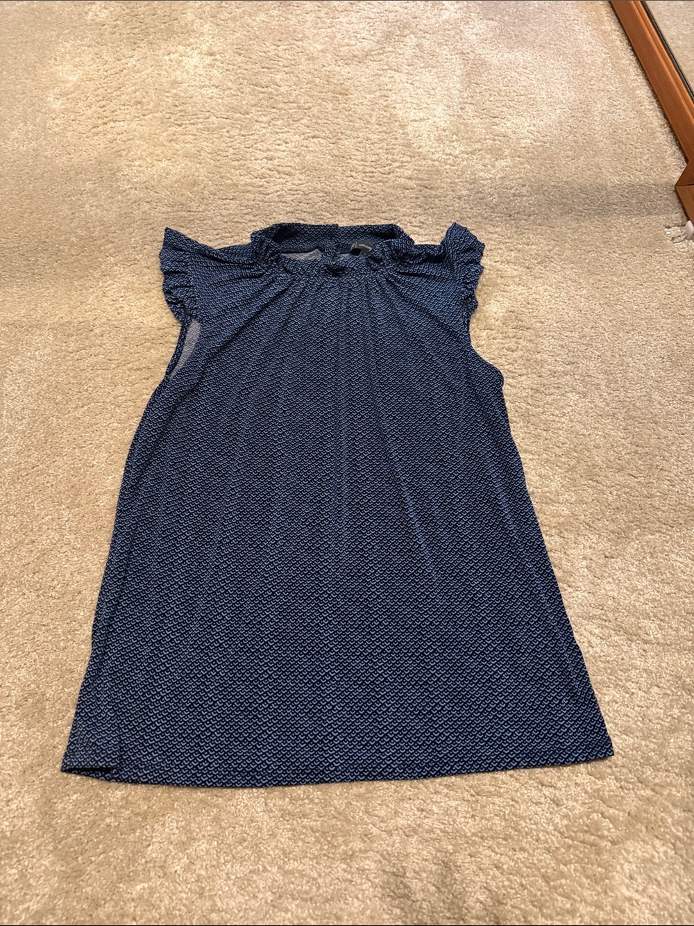 Size SM. Navy Ruffle Sleeve Shift top